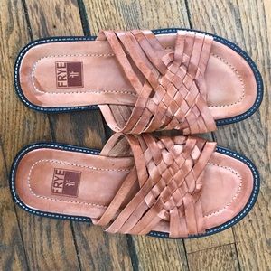 Leather FRYE sandals 🌾